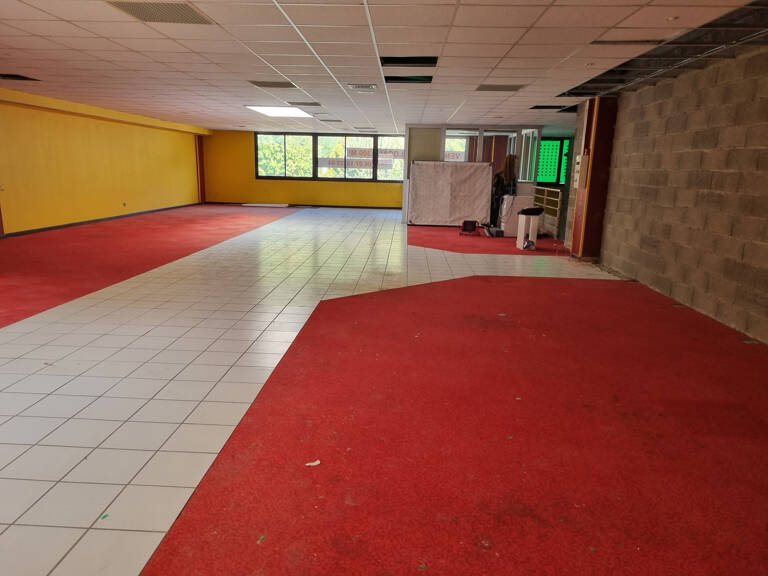 LOCAL COMMERCIAL — photo 1