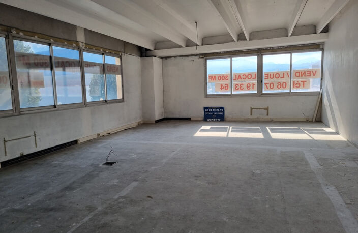 LOCAL COMMERCIAL — photo 2