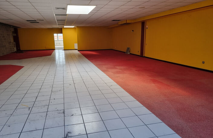 LOCAL COMMERCIAL — photo 3