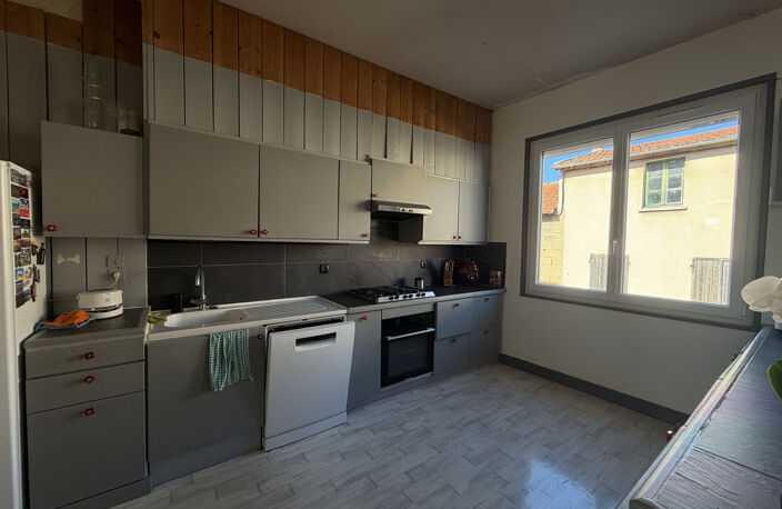 MAISON DE VILLAGE - 5 PIECES - SAINT-JUST-LA-PENDUE — photo 2