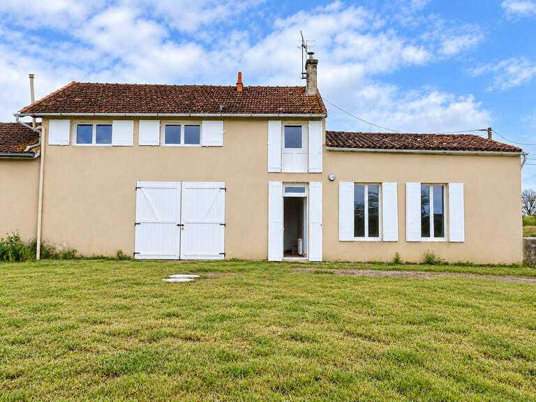 A LOUER MAISON DE TYPE 4 AVEC GARAGE ET JARDIN - SECTEUR BOURG SUR GIRONDE — photo 1