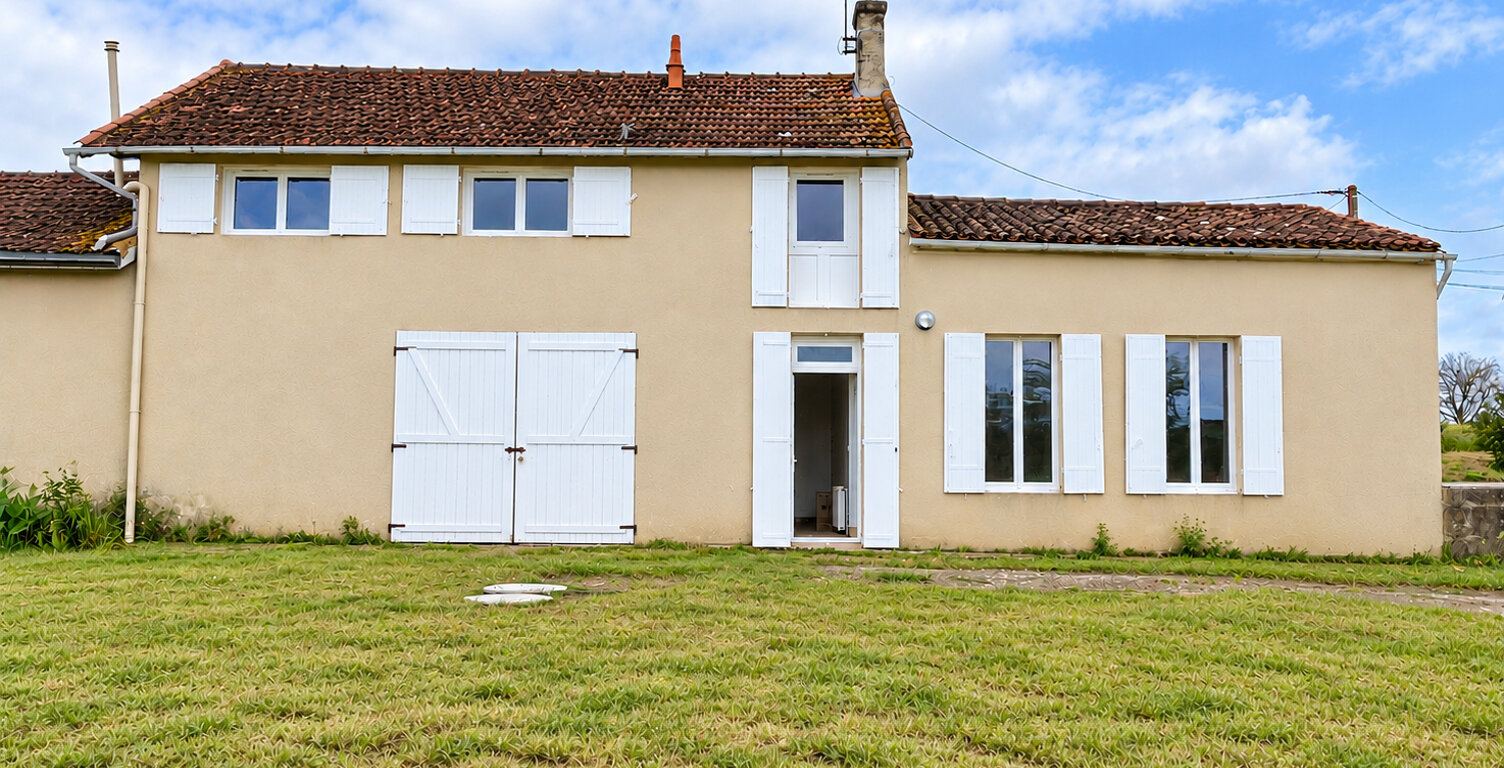 A LOUER MAISON DE TYPE 4 AVEC GARAGE ET JARDIN - SECTEUR BOURG SUR GIRONDE — photo 1