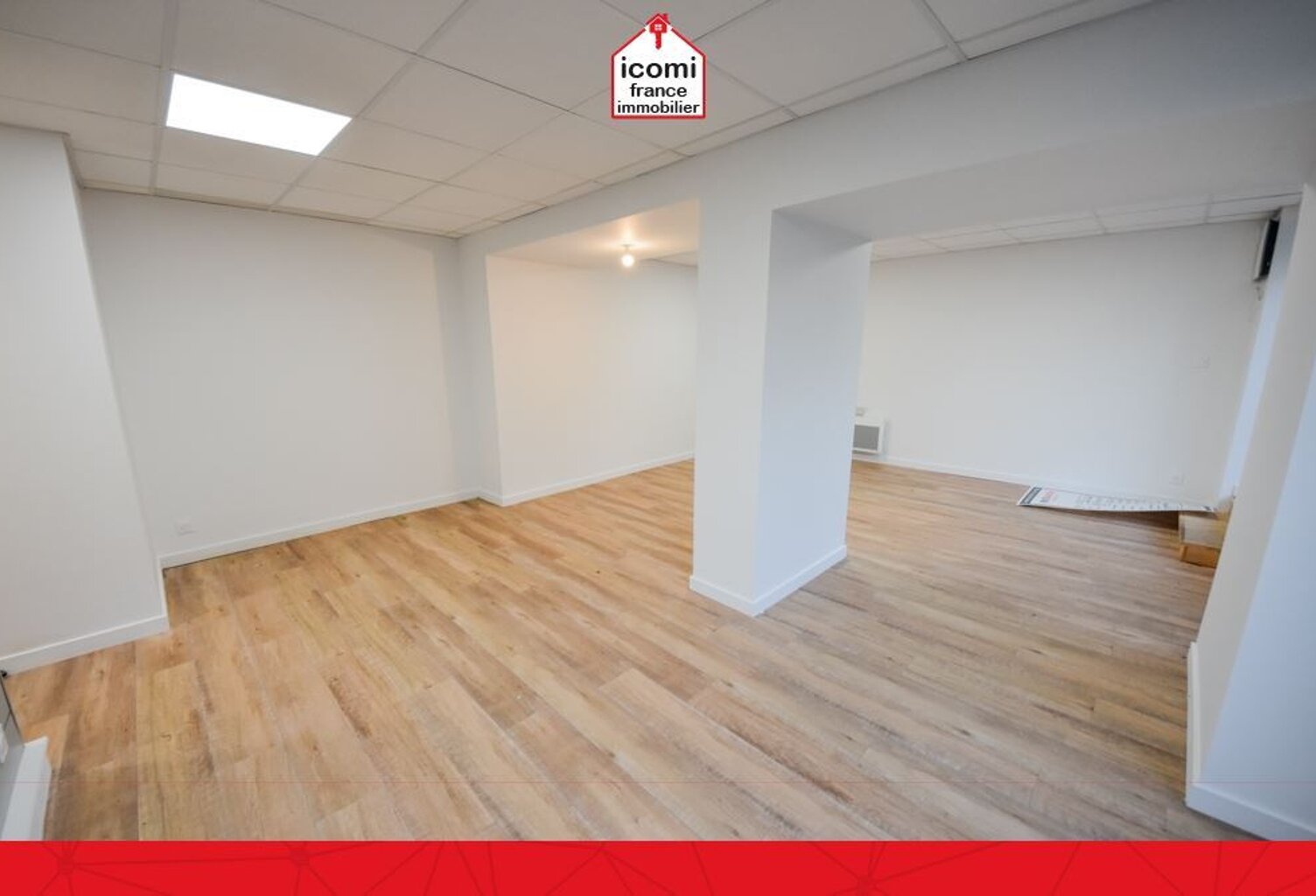 FINISTERE - Plabennec (29860) - A VENDRE - LOCAL COMMERCIAL 54M² AVEC LOCATAIRE EN PLACE - 3 PIECES - BON EMPLACEMENT AU BOURG - PARKING AISE - VITRINE — photo 1