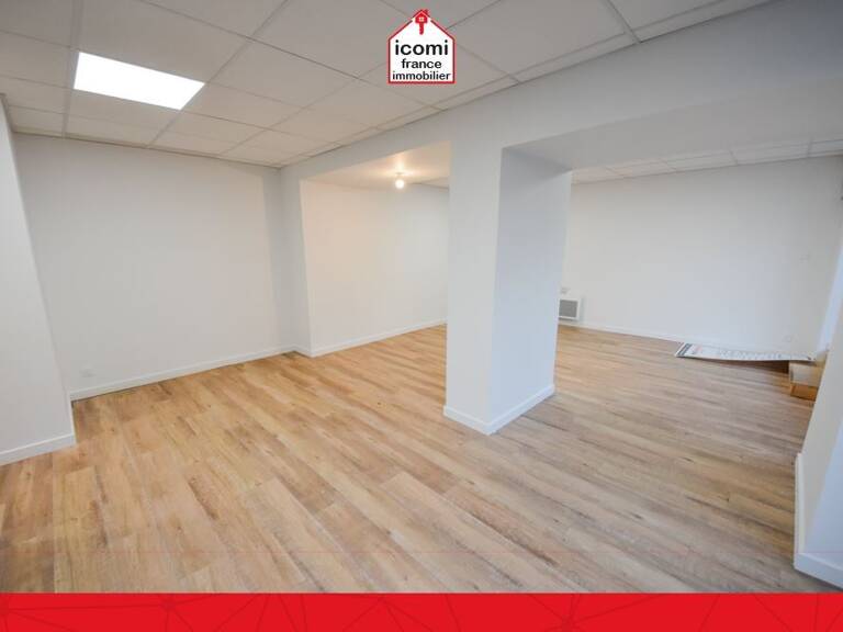 FINISTERE - Plabennec (29860) - A VENDRE - LOCAL COMMERCIAL 54M² AVEC LOCATAIRE EN PLACE - 3 PIECES - BON EMPLACEMENT AU BOURG - PARKING AISE - VITRINE — photo 1