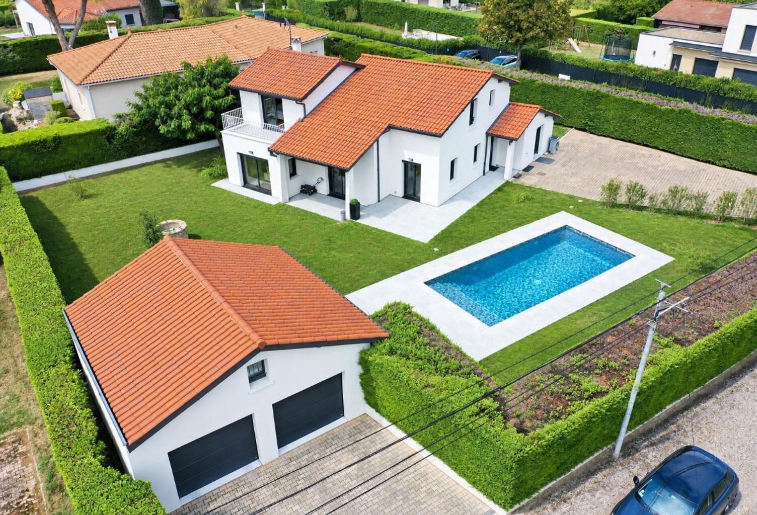 VILLA RENOVEE AVEC PISCINE A COLLONGES AU MONT D'OR — photo 1