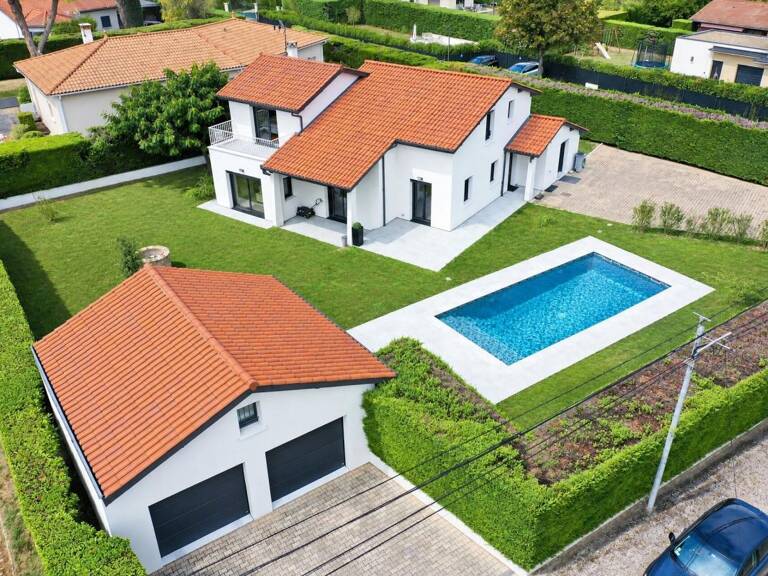 VILLA RENOVEE AVEC PISCINE A COLLONGES AU MONT D'OR — photo 1