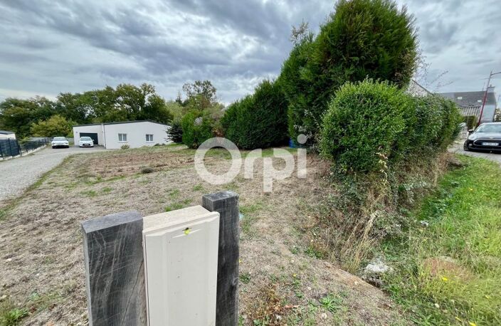 TERRAIN CONSTRUCTIBLE AVEC GARAGE – BOURG DE MARZAN – 556 m² — photo 2