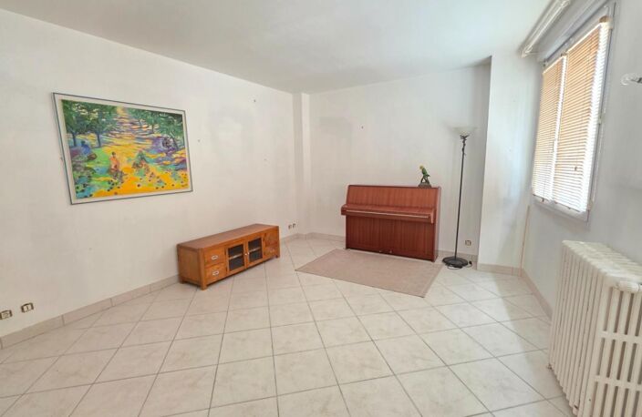 PROCHE MAUVENDIERE - CITE JUDICIAIRE -BUREAUX POUR PROFESSION LIBERALE AVEC POSSIBILITE D'HABITATION — photo 3