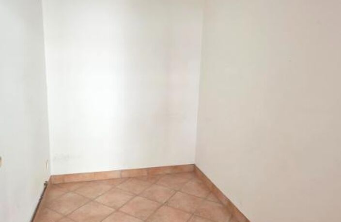PROCHE MAUVENDIERE - CITE JUDICIAIRE -BUREAUX POUR PROFESSION LIBERALE AVEC POSSIBILITE D'HABITATION — photo 5