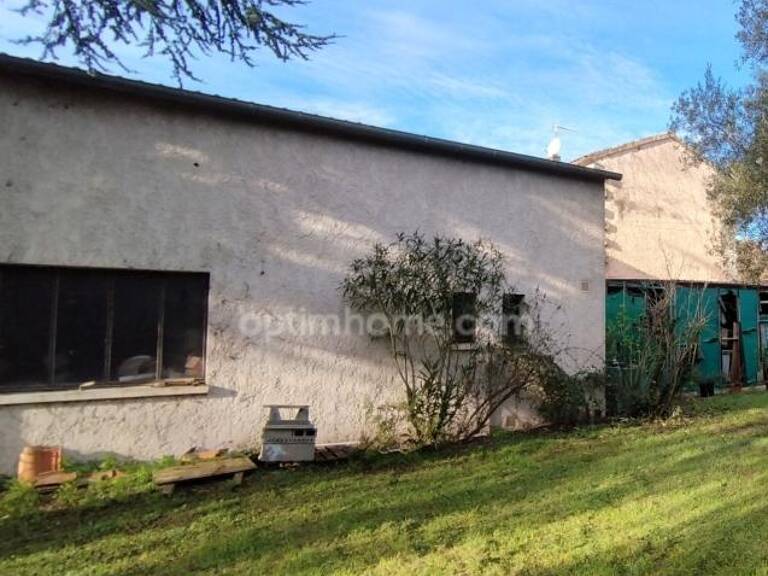 ANGOULEME. Garage de 239 m², jardin clos — photo 1