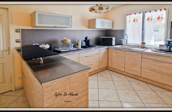 Maison à vendre Plain Pied 5 pièces, 4 chambres, environ 135 m² BAGE LA VILLE (01) terrain 867 m² clos double garage — photo 4