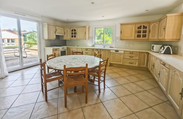 Charmante maison de 139 m² avec 4 chambres à Douville (24) — photo 3