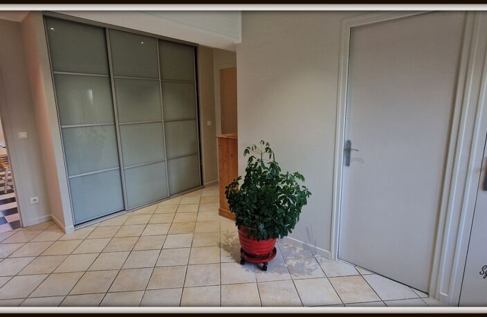 Propriete longère à vendre 313 m² 7 pièces SAINT CYR SUR MENTHON (01)Dépendances 550 m², piscine, 6,84 hectares — photo 5