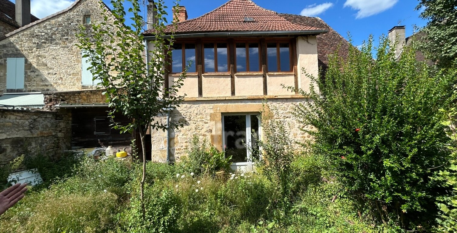 Maison de bourg à vendre 4 pièces env 211m² EXCIDEUIL (24)patio et jardin — photo 1