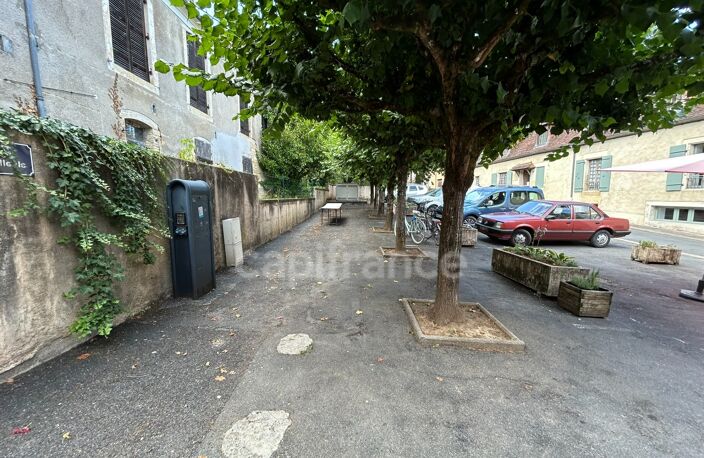 Maison de bourg à vendre 4 pièces env 211m² EXCIDEUIL (24)patio et jardin — photo 4
