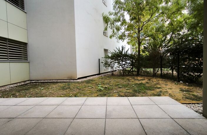   SAINT-PRIEST – T2 REZ-DE-JARDIN | 45 m² D’EXTÉRIEUR | TRAM T2 — photo 2