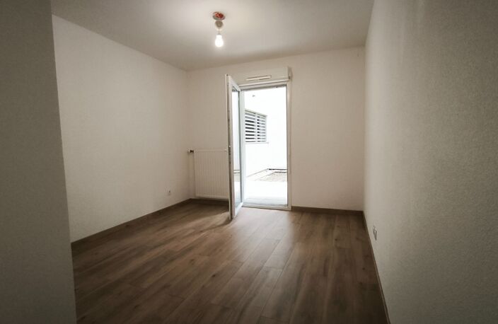   SAINT-PRIEST – T2 REZ-DE-JARDIN | 45 m² D’EXTÉRIEUR | TRAM T2 — photo 4