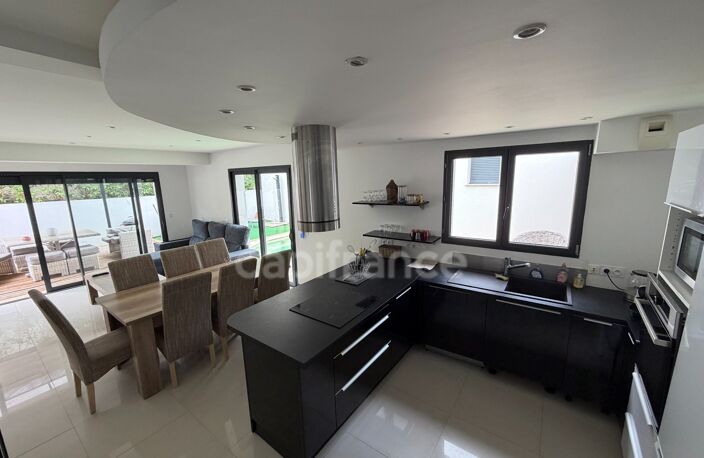 Maison à vendre 4 pièces SAINT AYGULF (83), piscine, jacuzzi,2 terrasses, jardin — photo 2