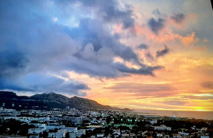 MARSEILLE 8ᵉ, Saint Giniez – DUPLEX 68 M² – VUE MER PANORAMIQUE MER –3 BALCONS et CAVE — photo 2