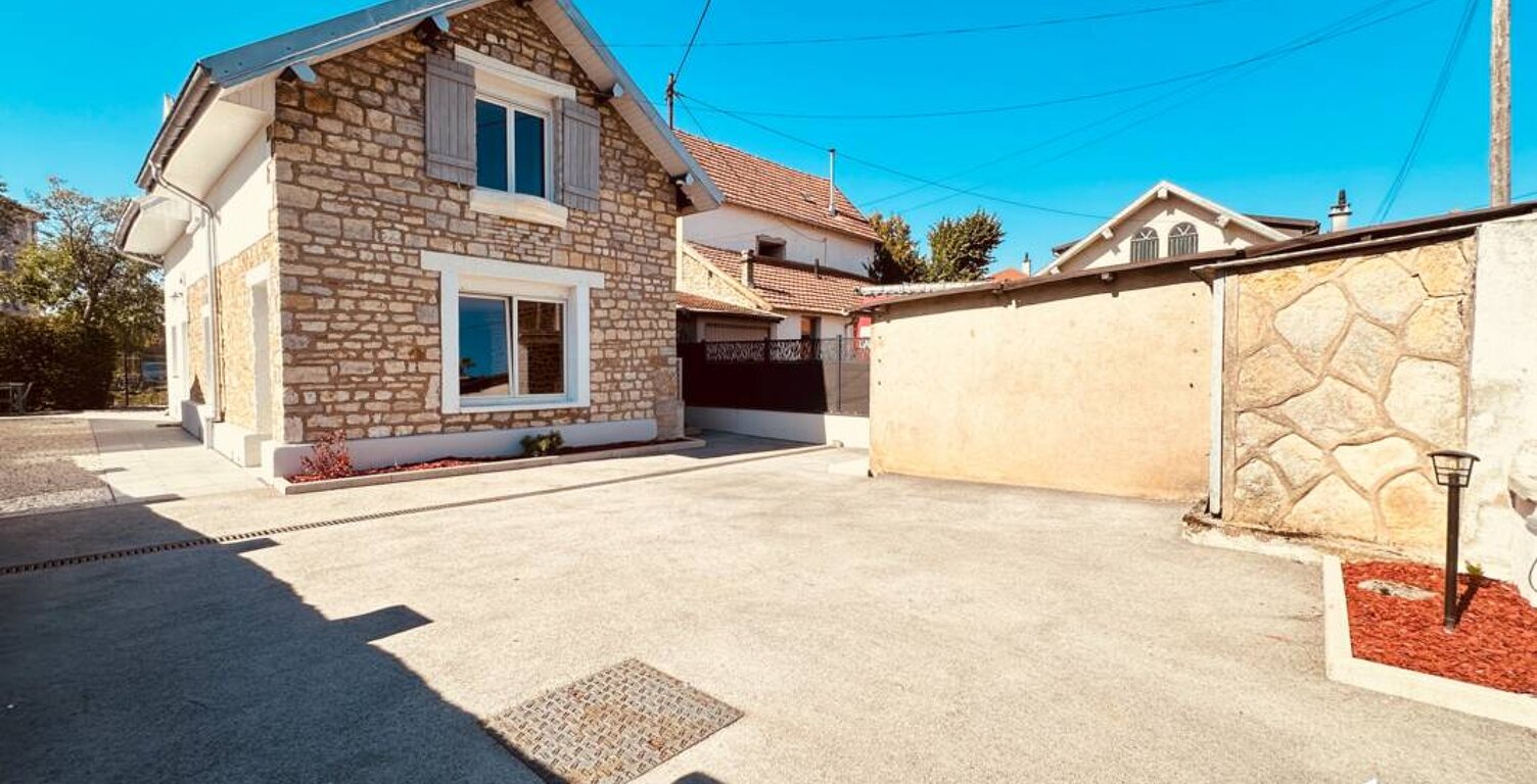 Exclusivité – Maison en pierre rénovée à Besançon — photo 1