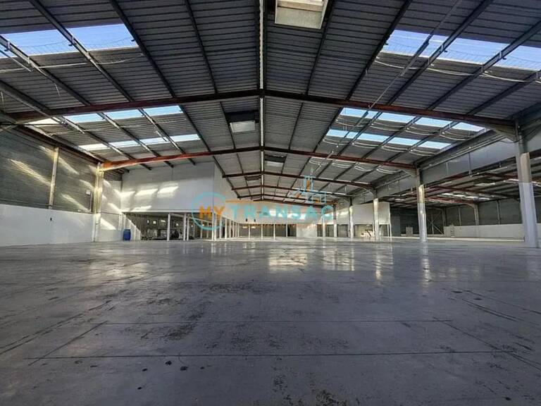 Neuilly-sur-Marne A LOUER Bâtiment indépendant de 3 715m² — photo 1