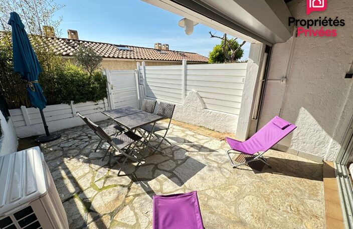VILLA CLUB EXCLUSIVE SANARY-SUR-MER : Terrasse, Piscine, Plage 5 min — photo 4