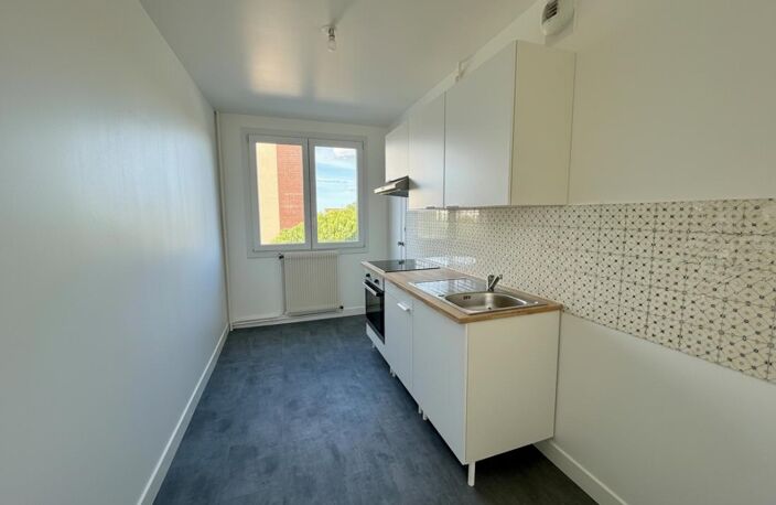 T3 entièrement rénové avec balcon, cave et parking — photo 2