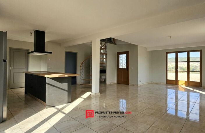 BELLE MAISON DE 135 m² AVEC DOUBLE GARAGE ET TERRAIN DE 1 571 m² — photo 4