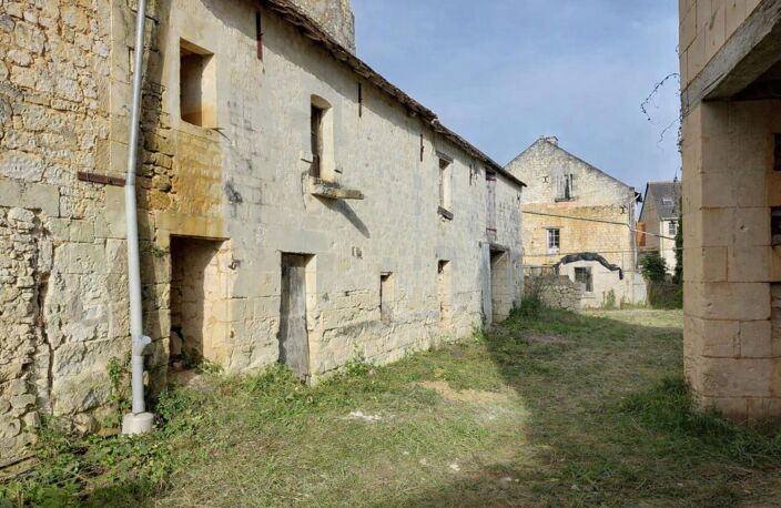 LERNÉ (37500) : Ensembles de Bâtisses à rénover (315 m2) — photo 3
