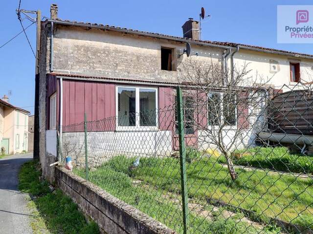 Maison de bourg mitoyenne à rénover sur 2 niveaux avec cave — photo du bien