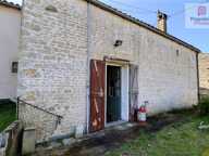 Maison de bourg mitoyenne à rénover sur 2 niveaux avec cave — photo 2