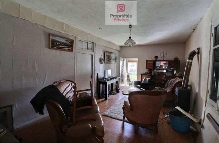 Maison de bourg mitoyenne à rénover sur 2 niveaux avec cave — photo 5