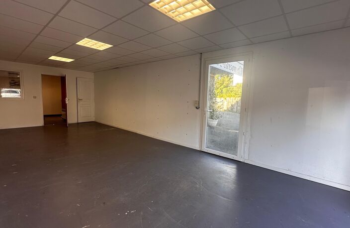 Location commerce  40 m² à Saint-Martin-de-Seignanx (40390) — photo 2