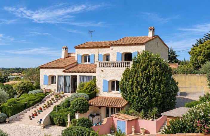 SAINT-GILLES – VILLA DE 181 M² AVEC PISCINE, SOUS-SOL DE 120 M² ET TERRAIN DE 2 700 M² — photo 2