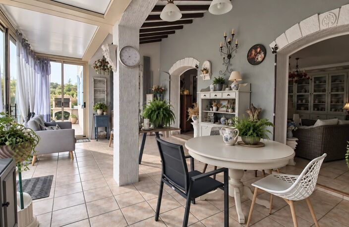 SAINT-GILLES – VILLA DE 181 M² AVEC PISCINE, SOUS-SOL DE 120 M² ET TERRAIN DE 2 700 M² — photo 3