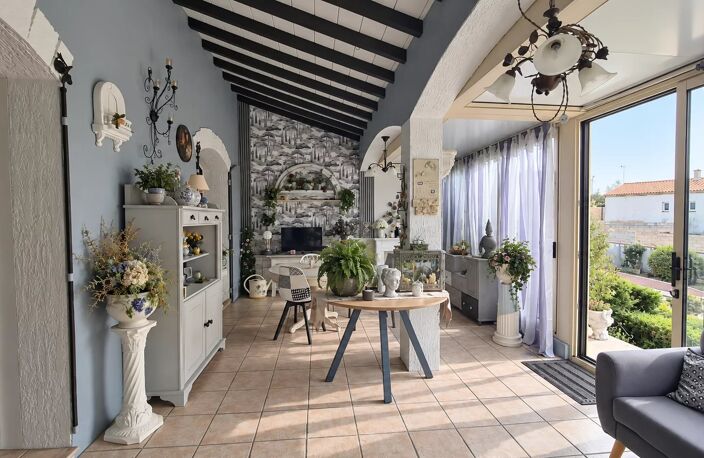 SAINT-GILLES – VILLA DE 181 M² AVEC PISCINE, SOUS-SOL DE 120 M² ET TERRAIN DE 2 700 M² — photo 4
