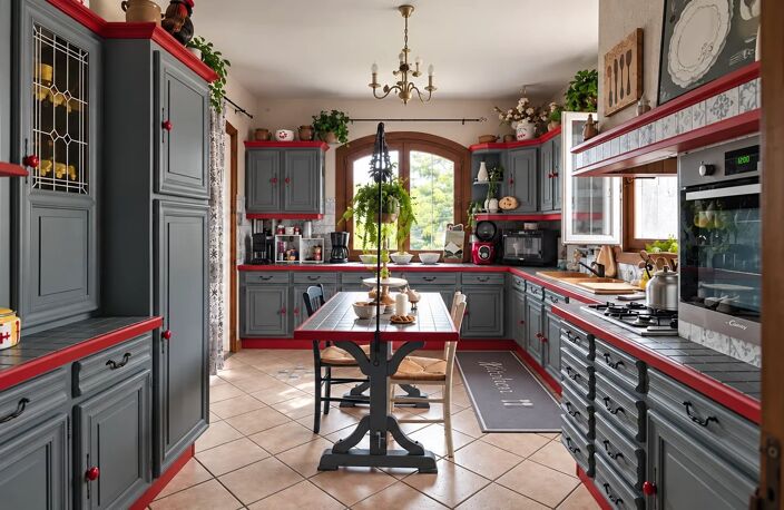SAINT-GILLES – VILLA DE 181 M² AVEC PISCINE, SOUS-SOL DE 120 M² ET TERRAIN DE 2 700 M² — photo 5