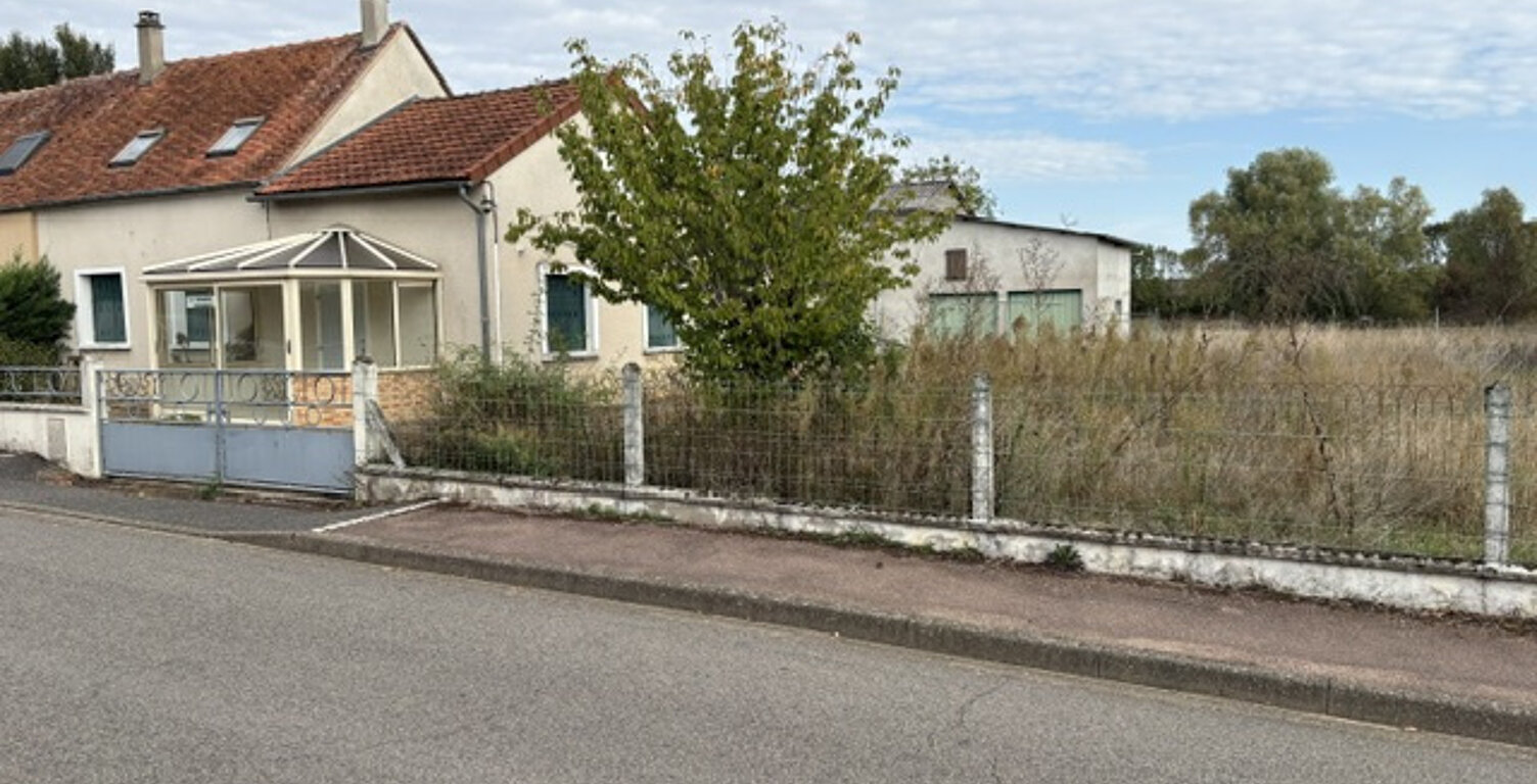 Magny Cours Maison habitable de suite  dépendances terrain c — photo 1