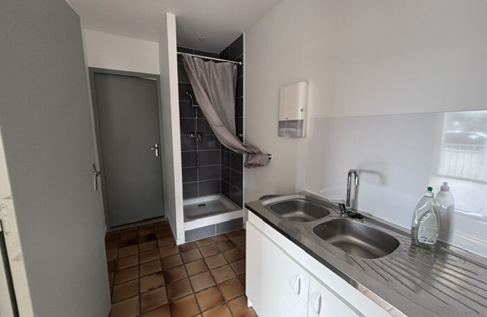 Local commercial - 47 m2 - RODEZ — photo 5