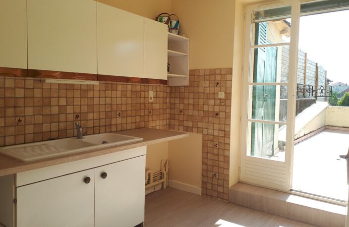 Location appartement 4 pièces 92 m² à Villars-les-Dombes (01330) — photo 2