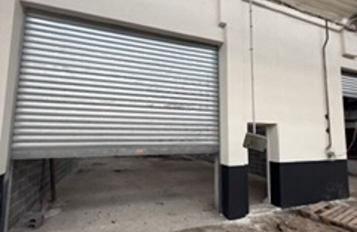 Vente Garage 102 m&sup2; — photo 2