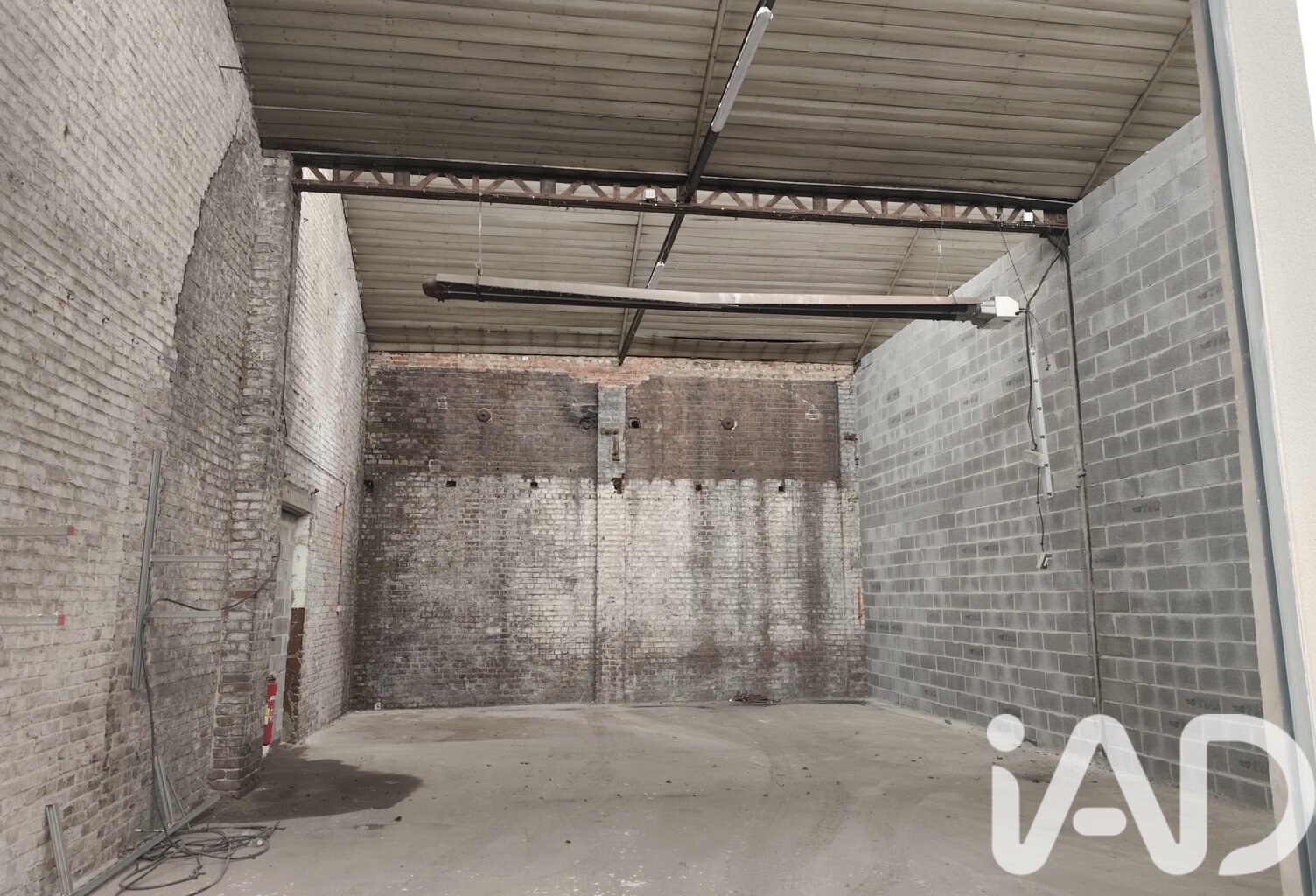 Vente Garage 78 m&sup2; — photo 1
