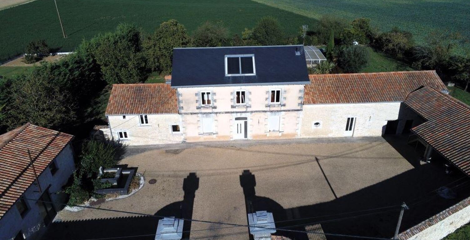 Longère - 242m² - Ceaux-en-Loudun — photo 1