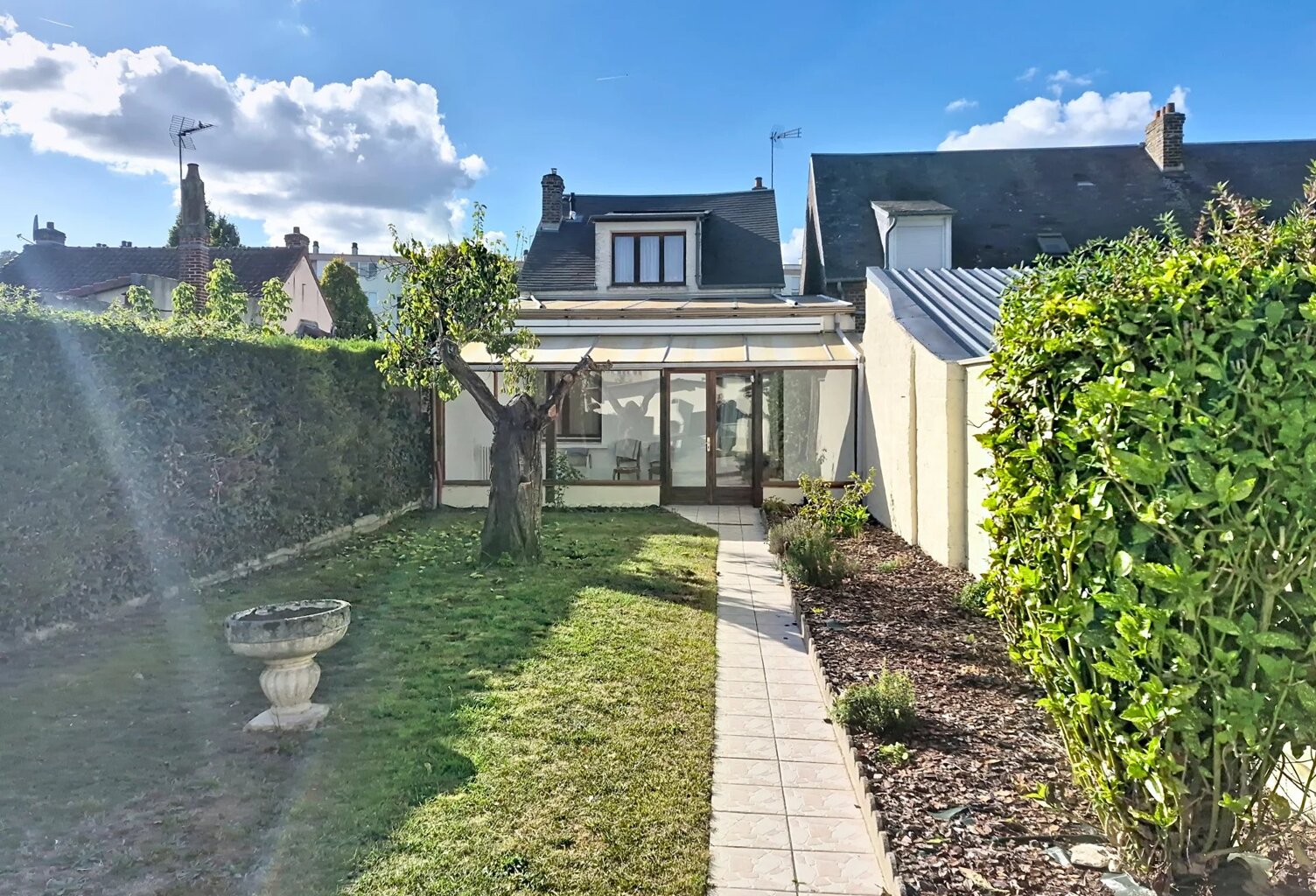 Maison avec jardin et grand garage à Laon — photo 1