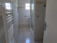 A VENDRE APPARTEMENT TYPE 3 AU COEUR DU VILLAGE DE SOLLIES - — photo 3