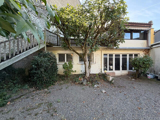 RARE À PAU - MAISON DE VILLE AVEC JARDIN, GARAGE & FORT POTENTIEL ! — photo du bien