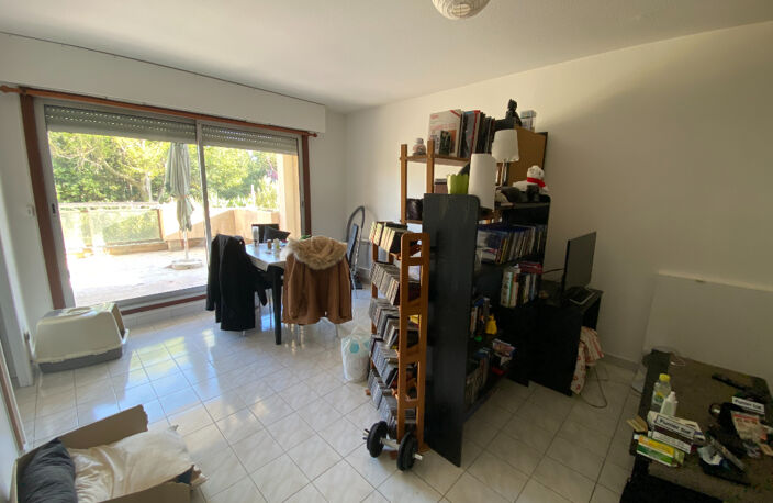 Location Aix Est proche lycée Cezanne LC Gestion vous propose dans une résidence standing un appartement de type 1 avec grande terrasse plein sud et parking privé. — photo 3