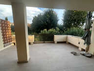 Location Aix Est proche lycée Cezanne LC Gestion vous propose dans une résidence standing un appartement de type 1 avec grande terrasse plein sud et parking privé. — photo 3