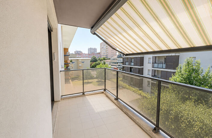 TOULOUSE - MINIMES 'LES RAISINS' T3 climatisé avec balcon - ascenseur -et deux place de parking en sous-sol. — photo 2