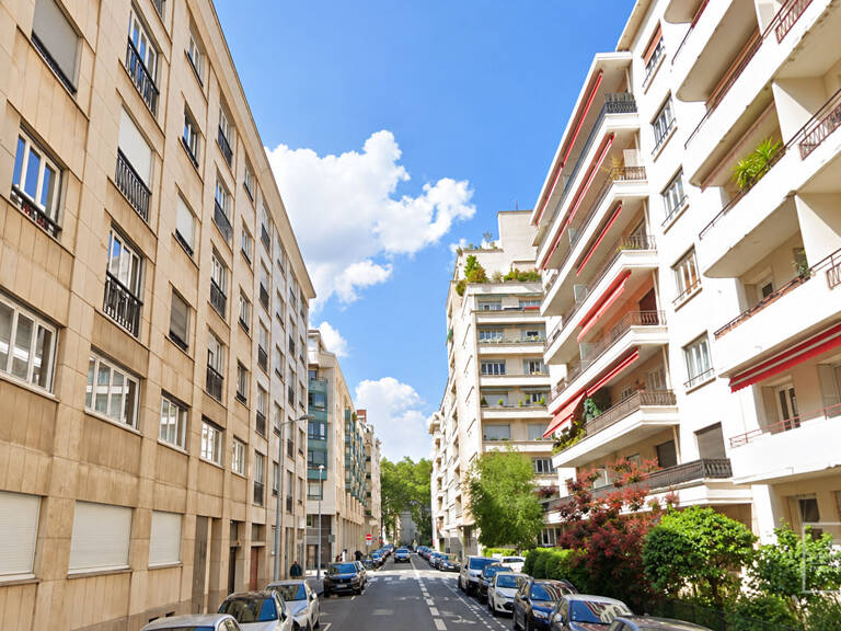 LYON 6, GARAGE — photo 1